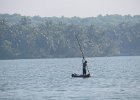 rybak na rzece Suvarna
