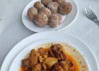 chochino con salsa (duszona wieprzowina) y papas arrugadas (pieczone ziemniaczki)