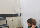 pies pod kroplówką